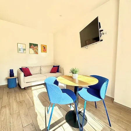 Apartment Lions Palais Hoche Center